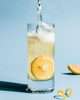 Lemonade but make it better for you! Our lower-sugar, organic lemonade tastes great and refreshing without being too sweet, and it also has turmeric and slight hints of basil to make the flavors shine. 
.
.
.
#goodgracious #goodgraciousbeverages #drinkgg #beverageindustry #hospitalityindustry #restaurantindustry #happyhourdrinks #raiseaglass #virgincocktails #virgindrinks #alcoholalternative #alcoholfreedrinks #nonalcoholiccocktail #boozefree #zeroproof #sobercurious #freshbasil #organicbeverages #organicalcohol #organicdrinks #usdaorganic #drinkclean #lowalcohol #veganalcohol #botanicalblend #botanicaldrink #botanicalbeverage #craftlemonade #organiclemons #mindfuldrinking